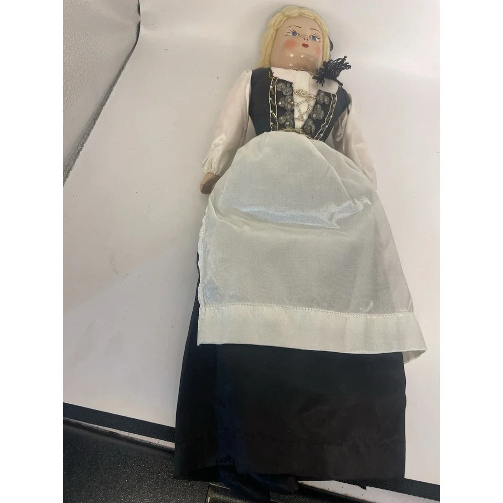 Vintage Croatian Folk Doll/joann/ Iceland 16